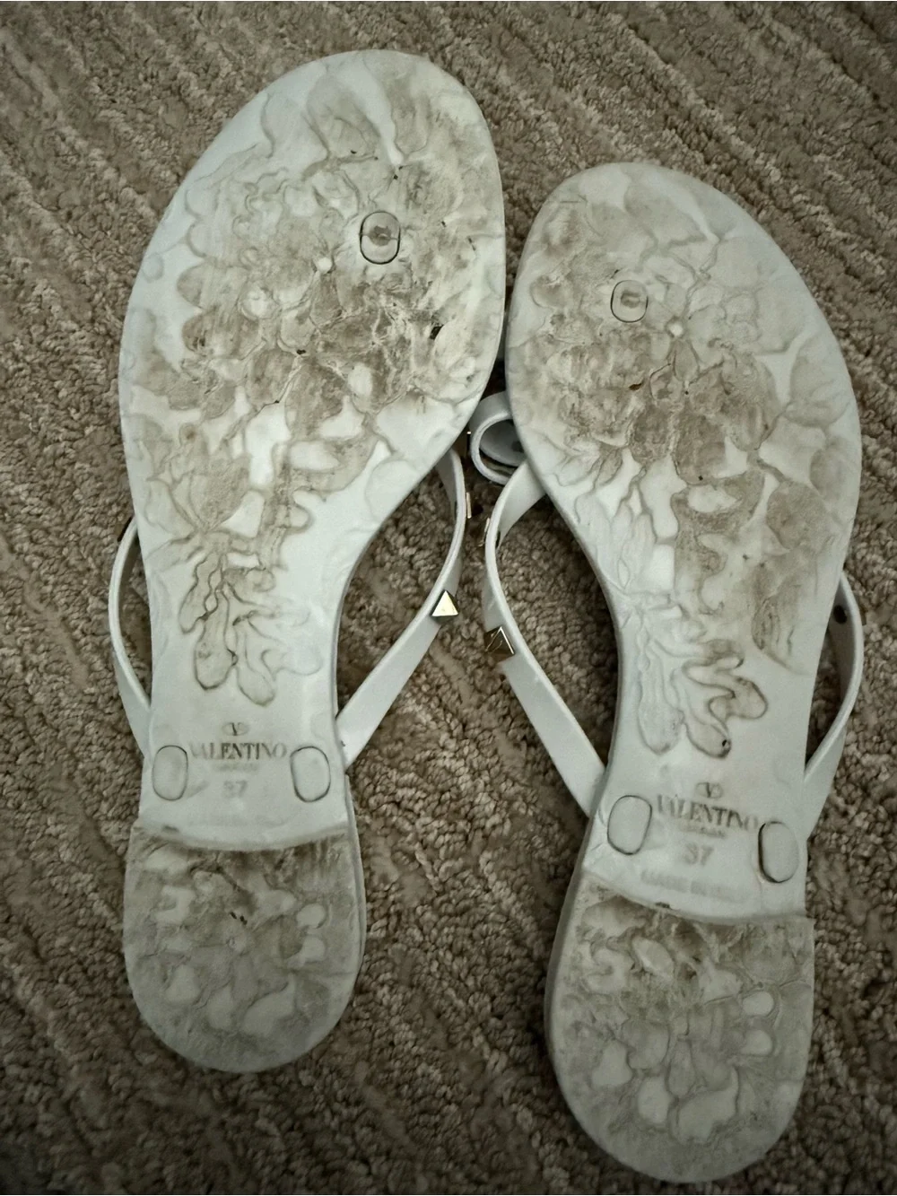 Valentino Garavani White Rockstud Bow Flip Flop Sandals
